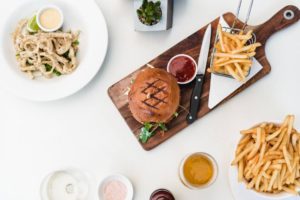 食品の安全を守るフードディフェンスとフードセーフティの考え方